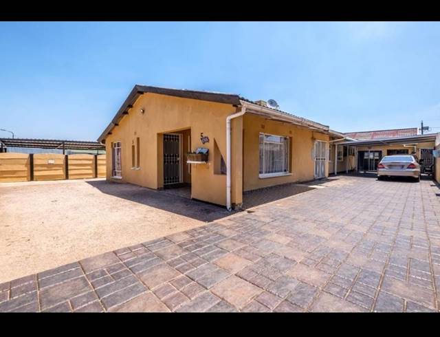 5 BEDROOM HOUSE FOR SALE IN SOPHIATOWN